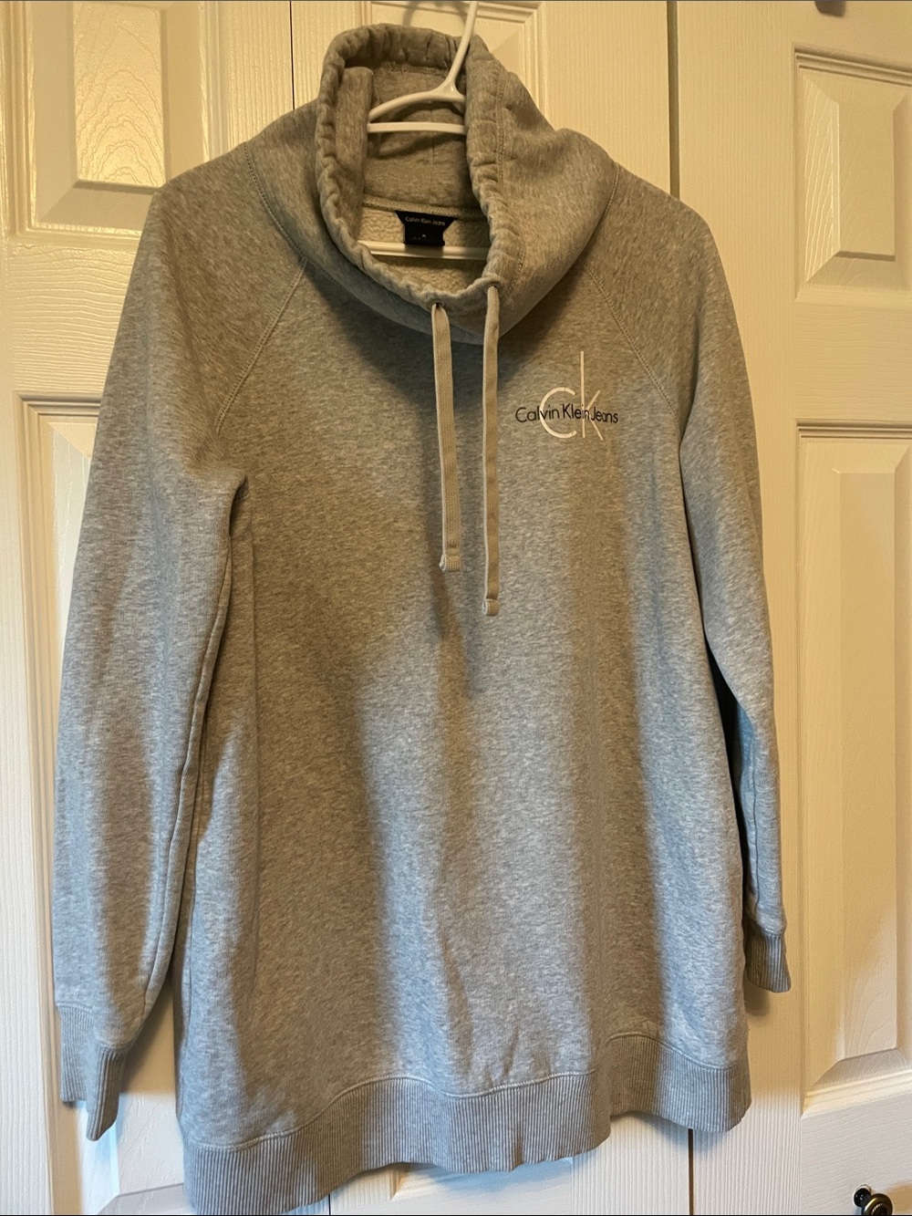 Calvin Klein Jeans Men’s Light Gray Turtleneck Funnel Sweatshirt